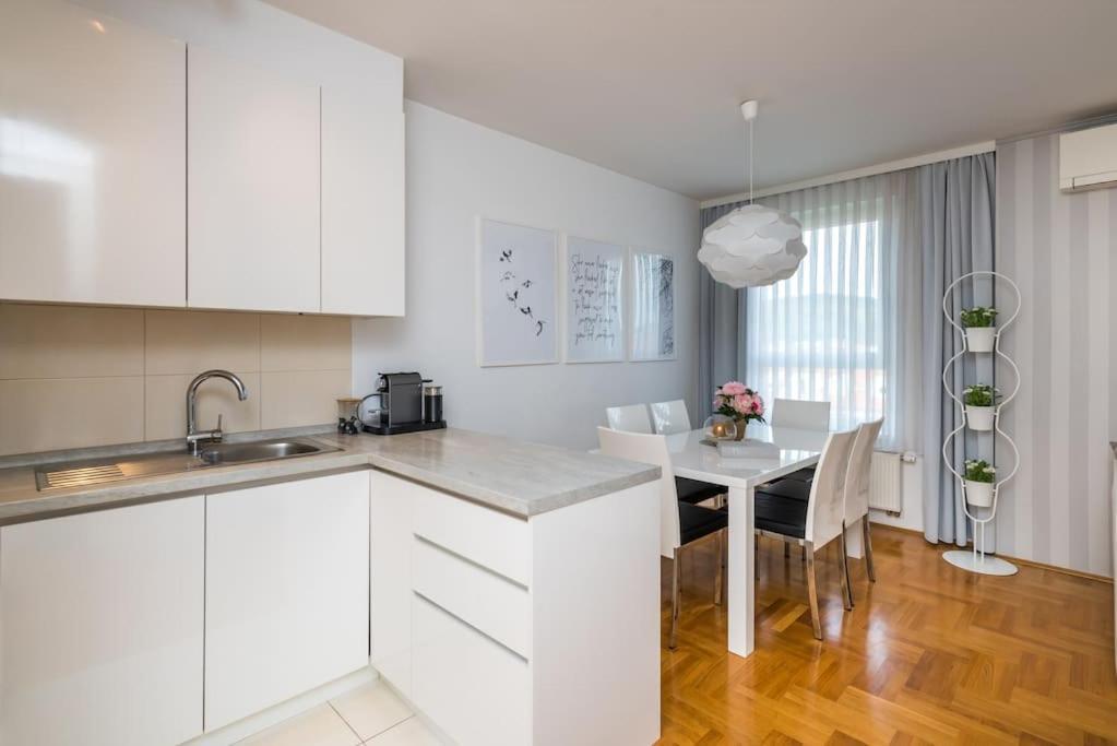 Luxury Cozy Apartment Mila Zagabria Esterno foto